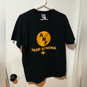 Mens Iowa Hawkeyes tshirt size large